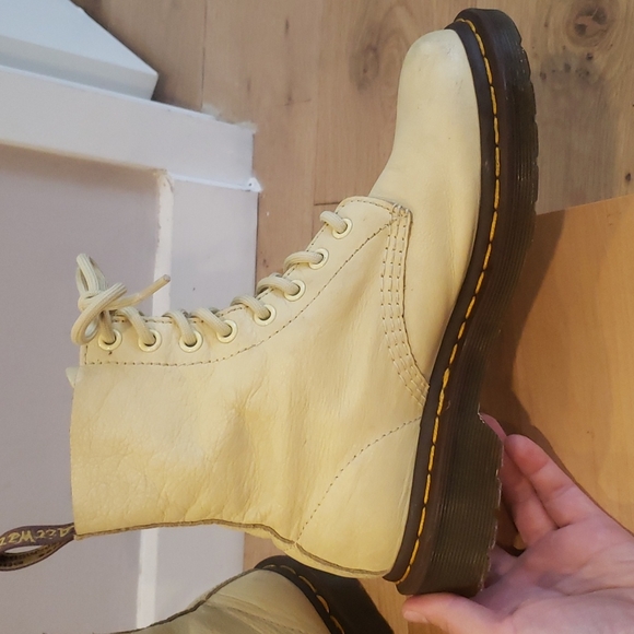 Light yellow Pascal Dr Martens 💛 soft leather boots sz 6 ladies - Picture 3 of 13